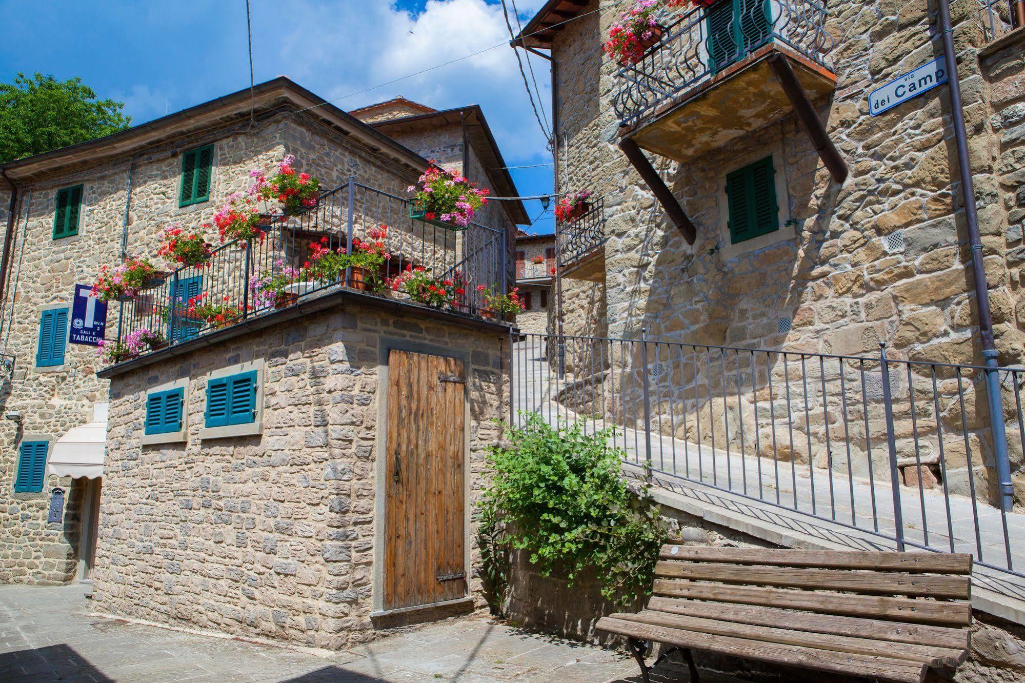 Borgo Dei Corsi Holiday House Reggiolo Екстериор снимка