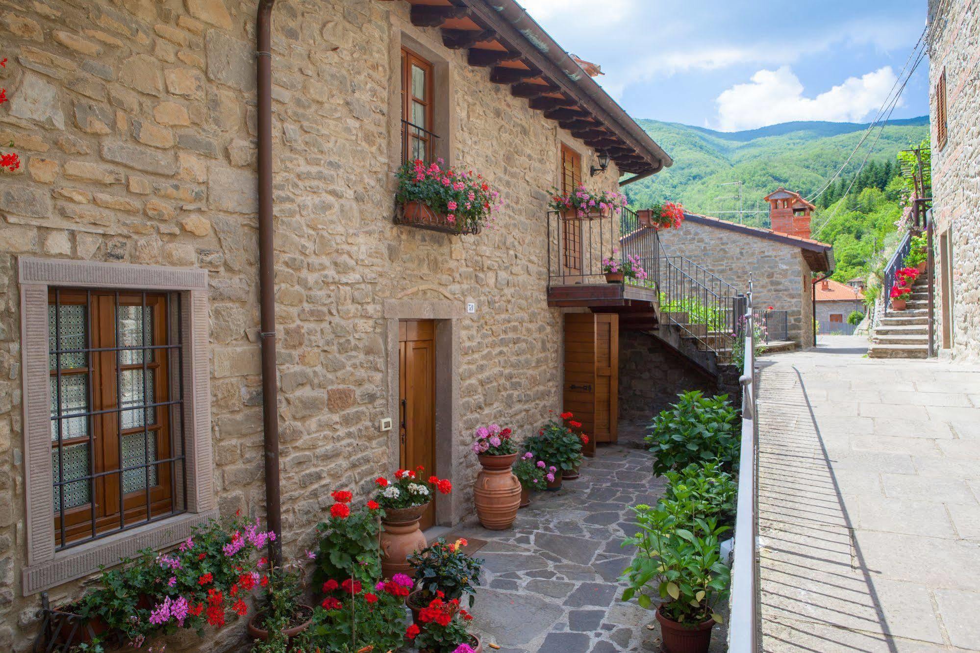 Borgo Dei Corsi Holiday House Reggiolo Екстериор снимка