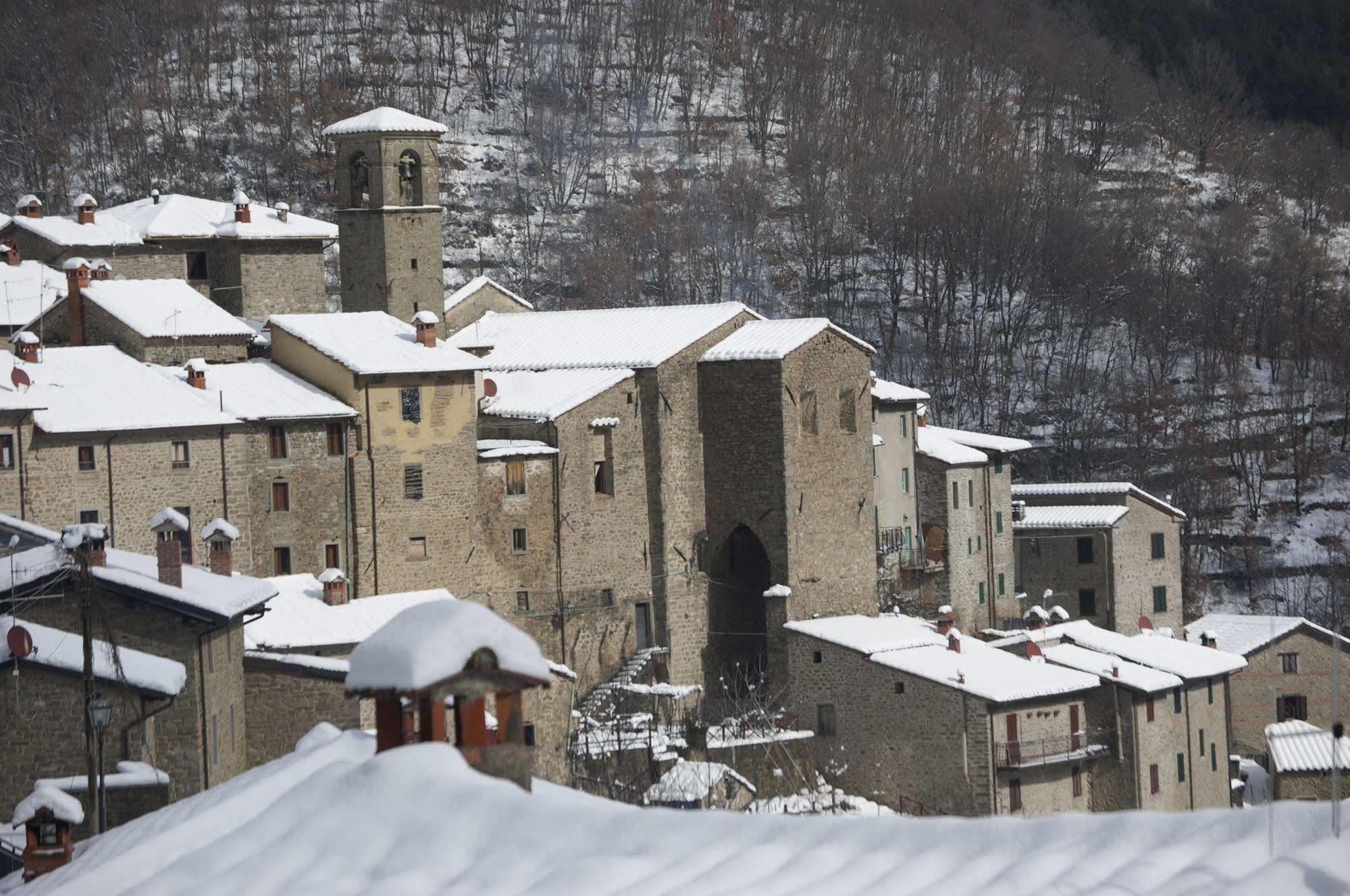 Borgo Dei Corsi Holiday House Reggiolo Екстериор снимка