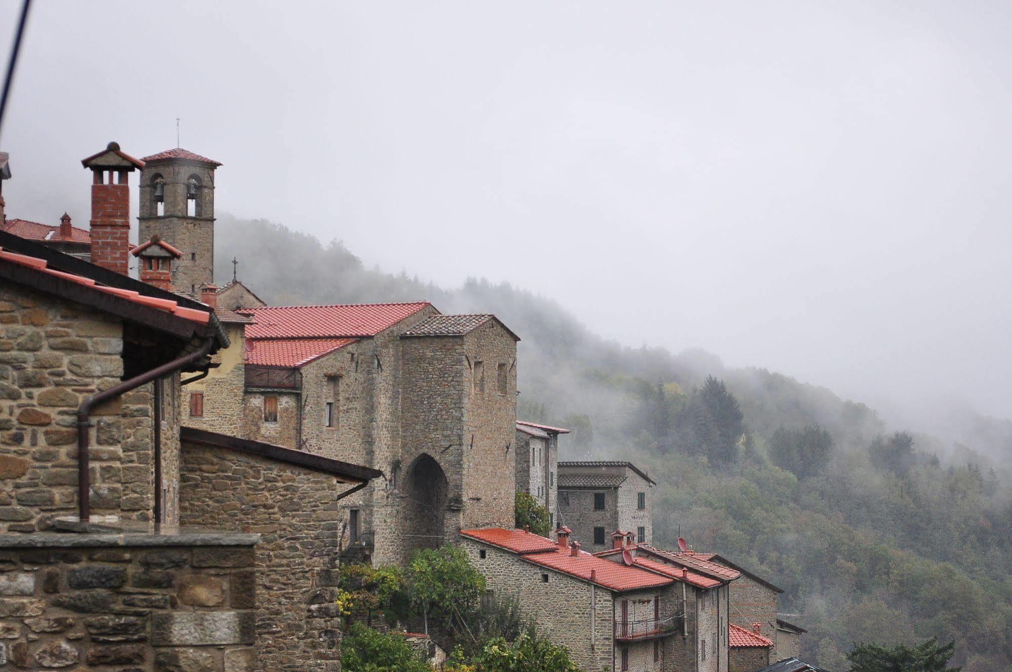 Borgo Dei Corsi Holiday House Reggiolo Екстериор снимка