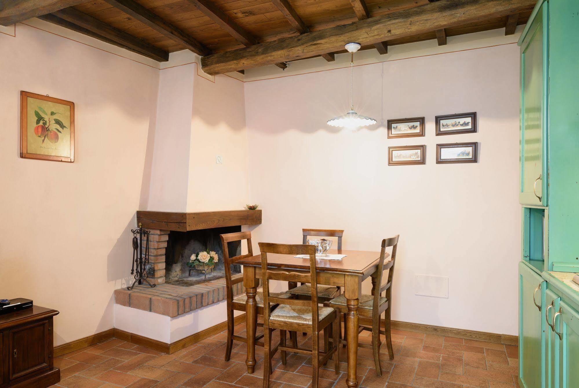Borgo Dei Corsi Holiday House Reggiolo Екстериор снимка