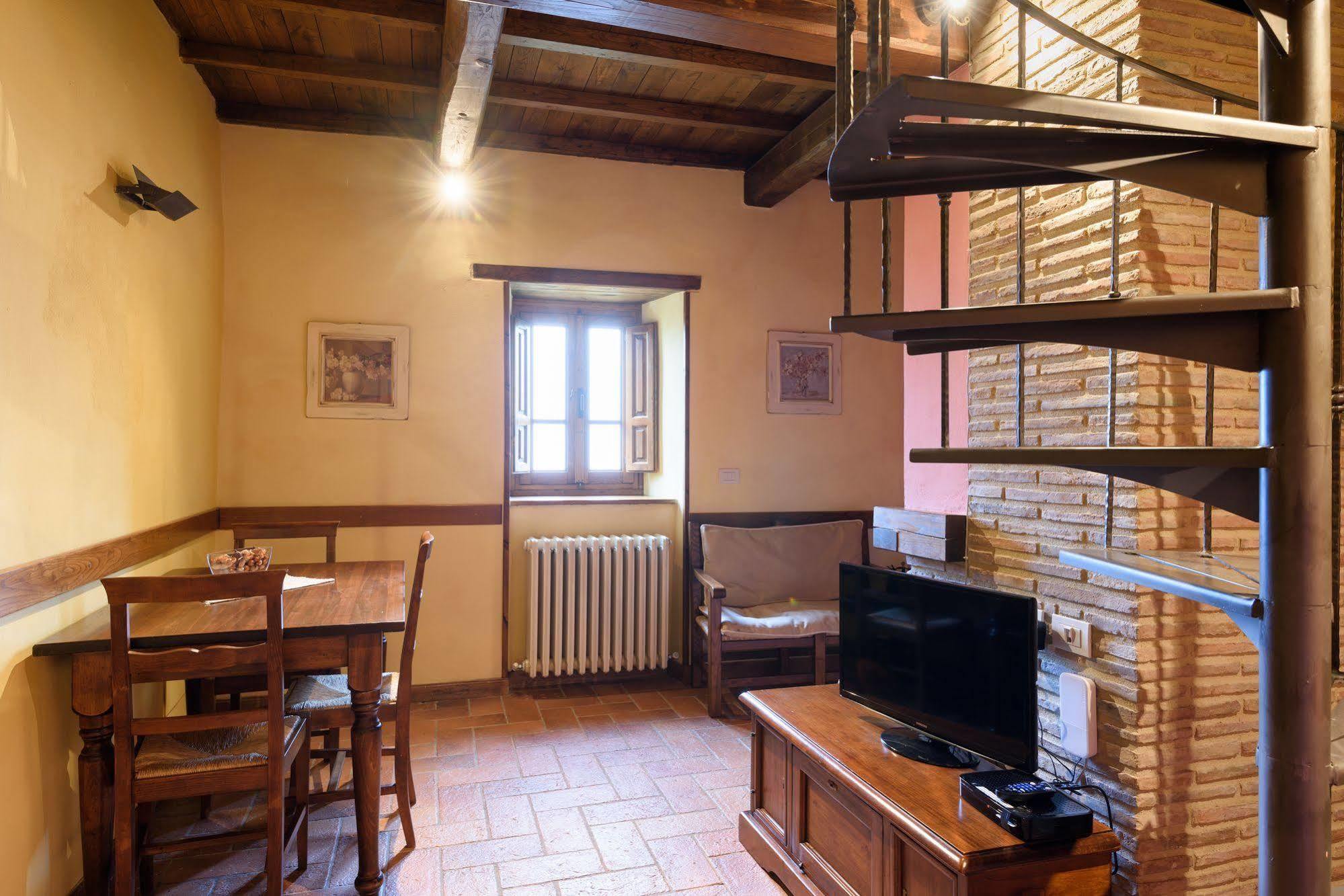 Borgo Dei Corsi Holiday House Reggiolo Екстериор снимка