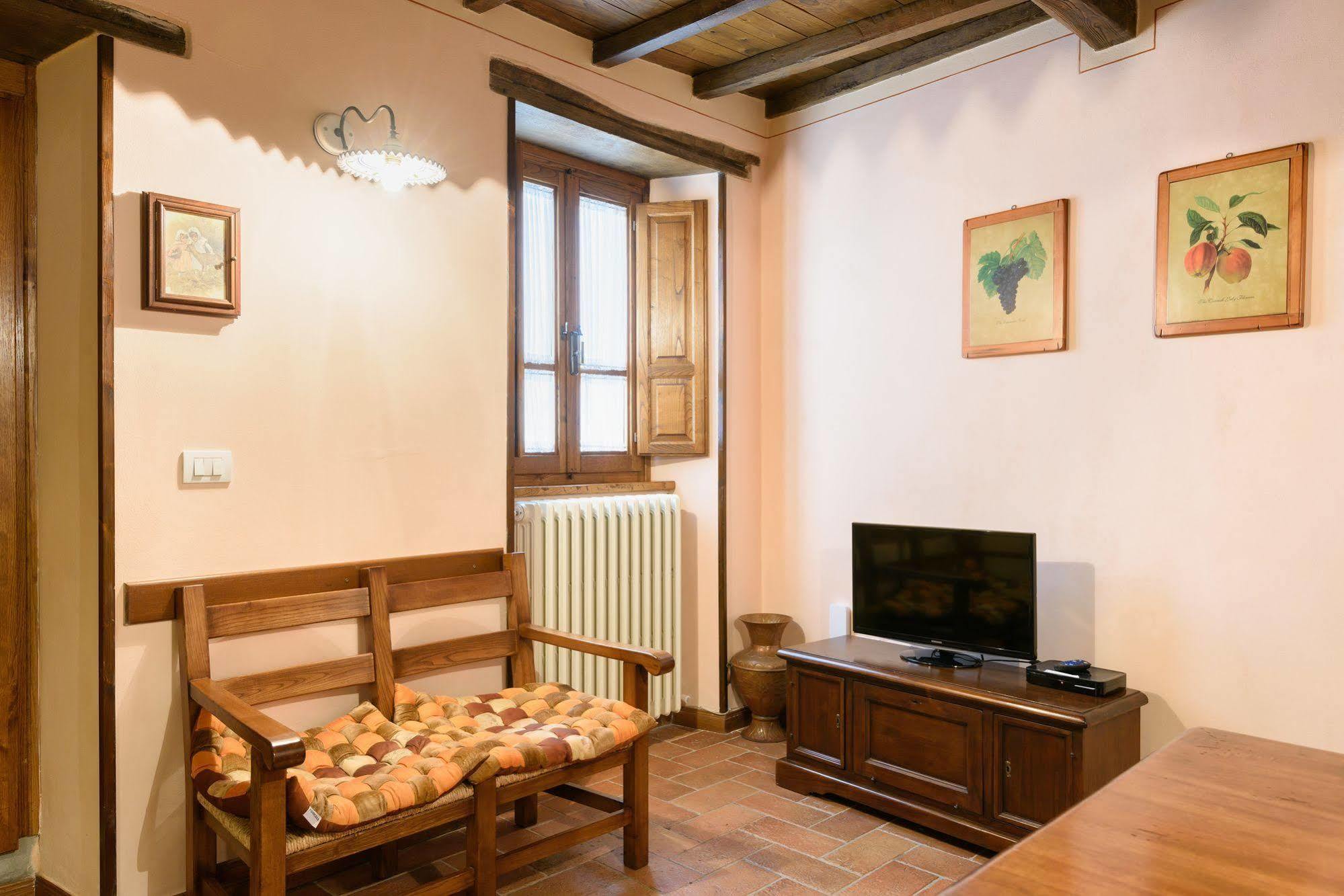 Borgo Dei Corsi Holiday House Reggiolo Екстериор снимка