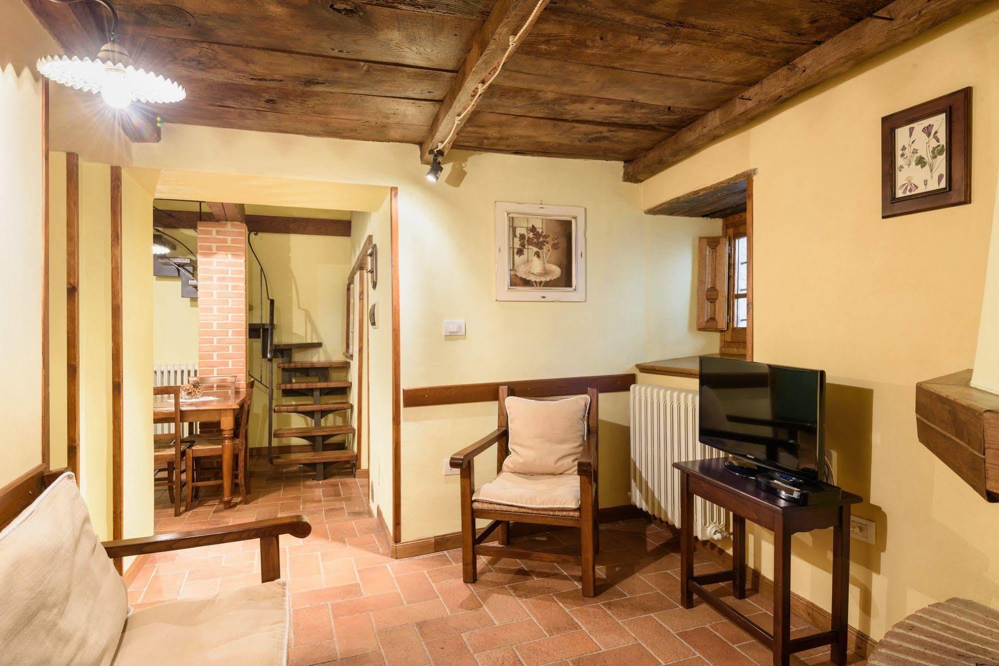 Borgo Dei Corsi Holiday House Reggiolo Екстериор снимка