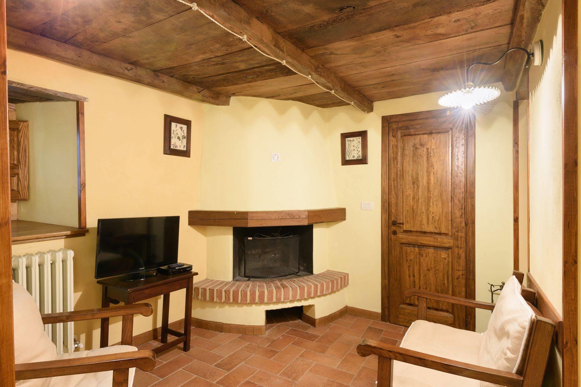 Borgo Dei Corsi Holiday House Reggiolo Екстериор снимка