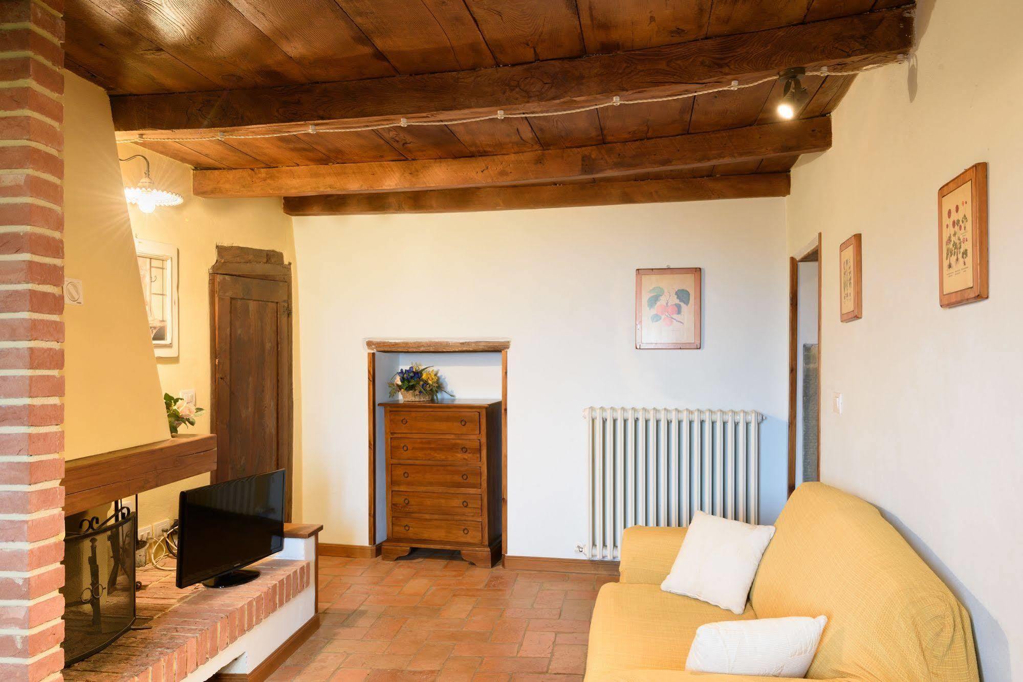 Borgo Dei Corsi Holiday House Reggiolo Екстериор снимка
