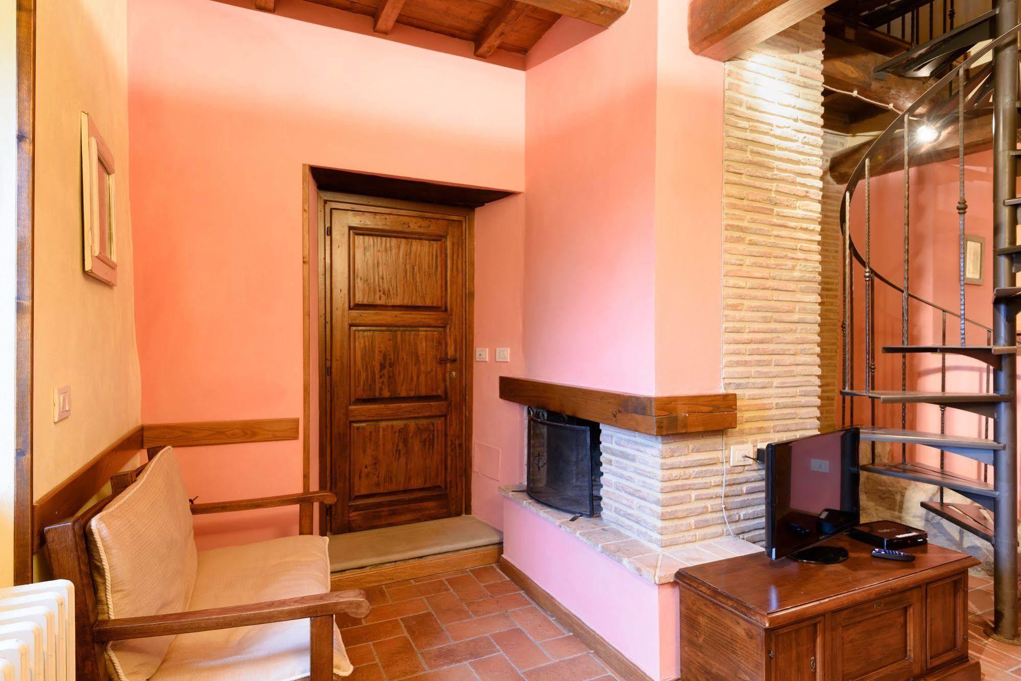 Borgo Dei Corsi Holiday House Reggiolo Екстериор снимка